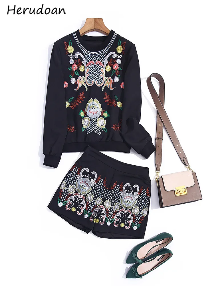 Herudoan New 2021 Spring Fashion Shorts Suit Women Black Embroidery Pullover Sweater and Slim Shorts Two Pieces Set