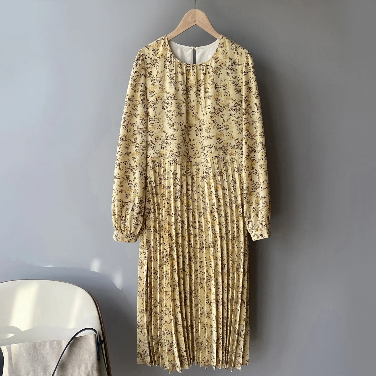 

COZOK French Floral Dress Women's 2021 Spring Round Neck High Waist Medium Length Pleated Dress 5118