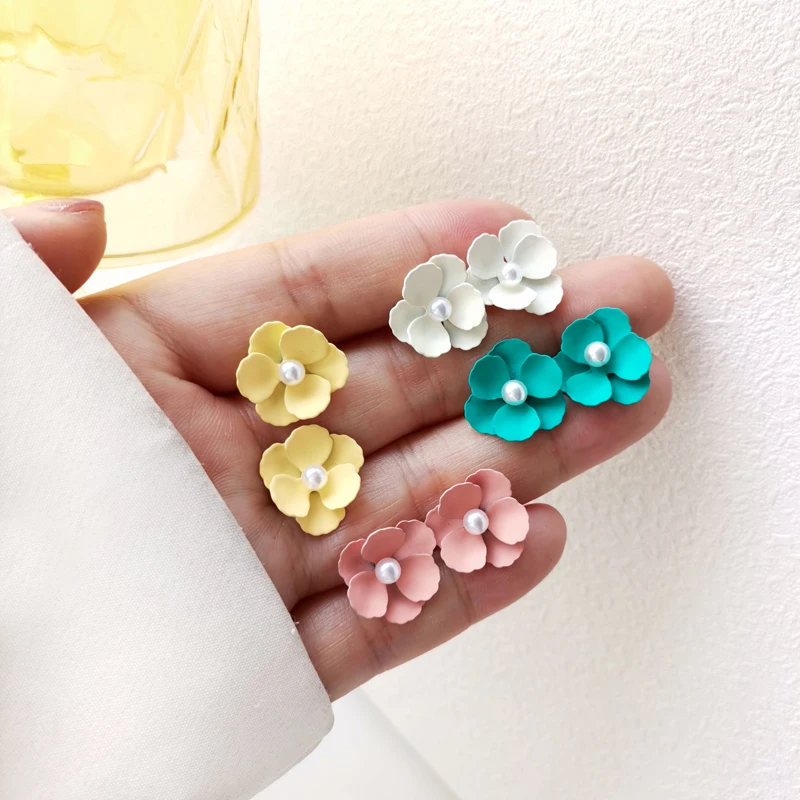 

Sweet Jewelry Flower Earrings Pretty Design Sweet Korean Temperament White Pink Yellow Green Stud Earrings For Girl Lady Gifts