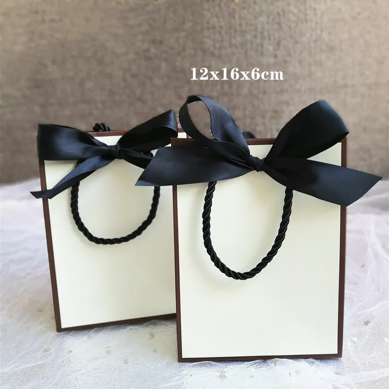 Милое розовое платье в сетку с крафт подарочная сумка золотого цвета подарочные