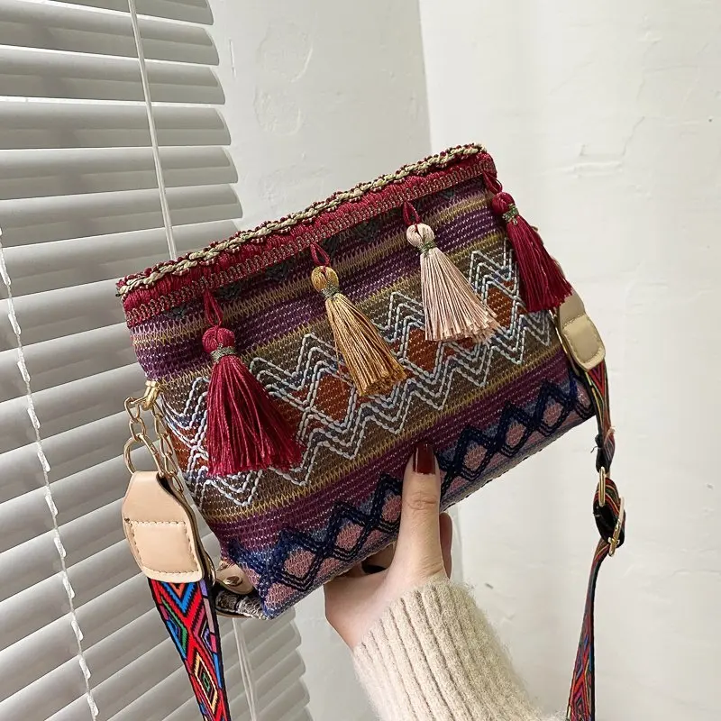 

2022 Summer Brand Designer Women's Shoulder Diagonal Bag Ethnic Style Small Square Pack Female Wild Tassel Handbag Crossbody Bag