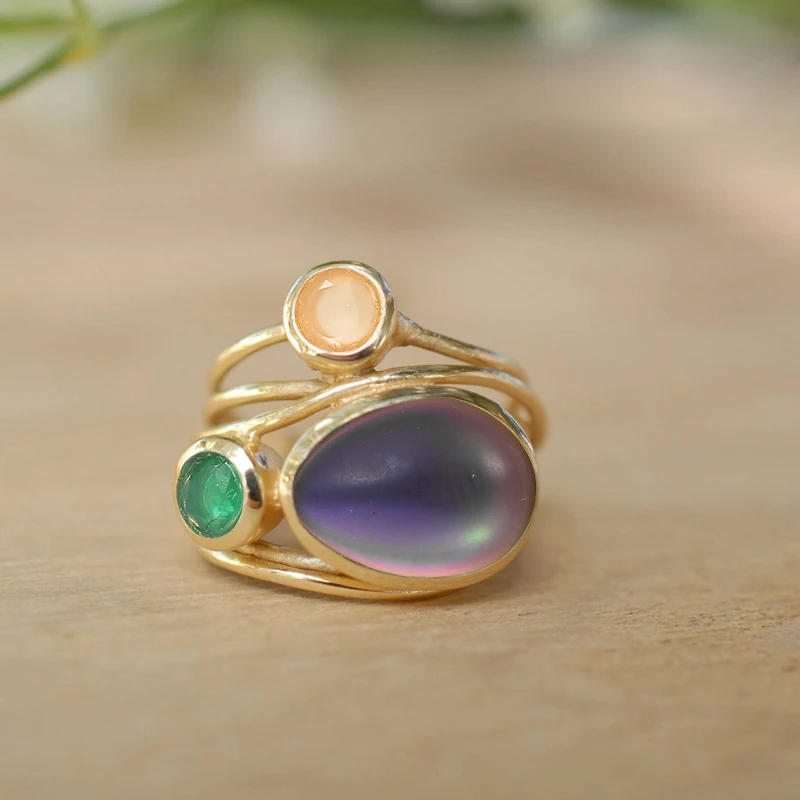 Романтические полудрагоценные кольца с лунным камнем для женщин желтого золота