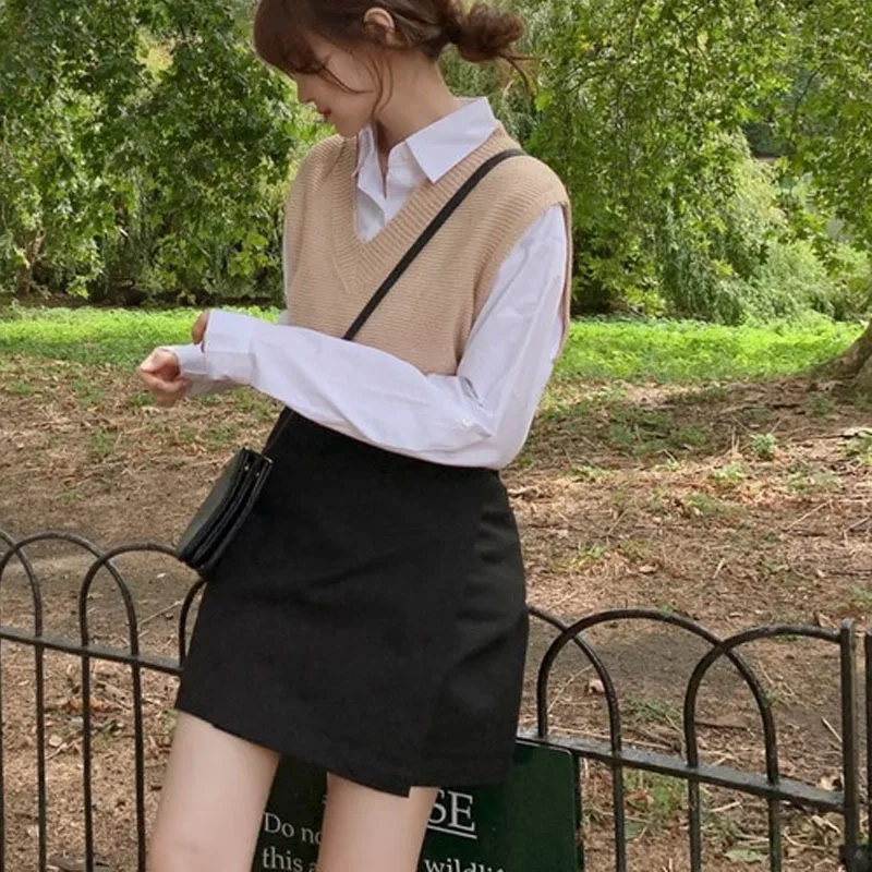 Жилет женский вязаный однотонный с V-образным вырезом весна-осень 10974 | Женская