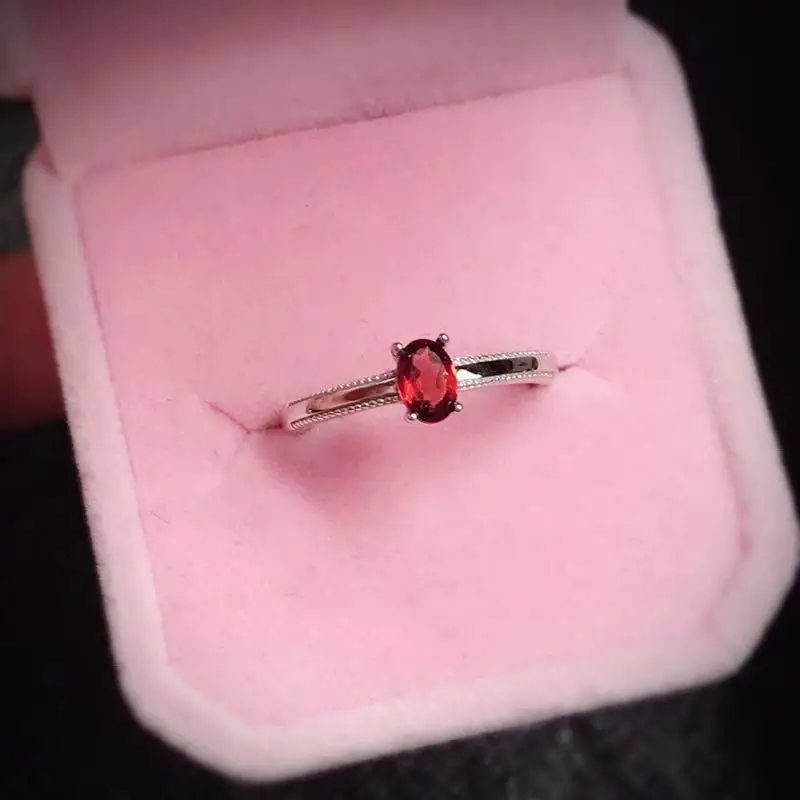 Женское кольцо из серебра 925 пробы с натуральным гранатом | Украшения и