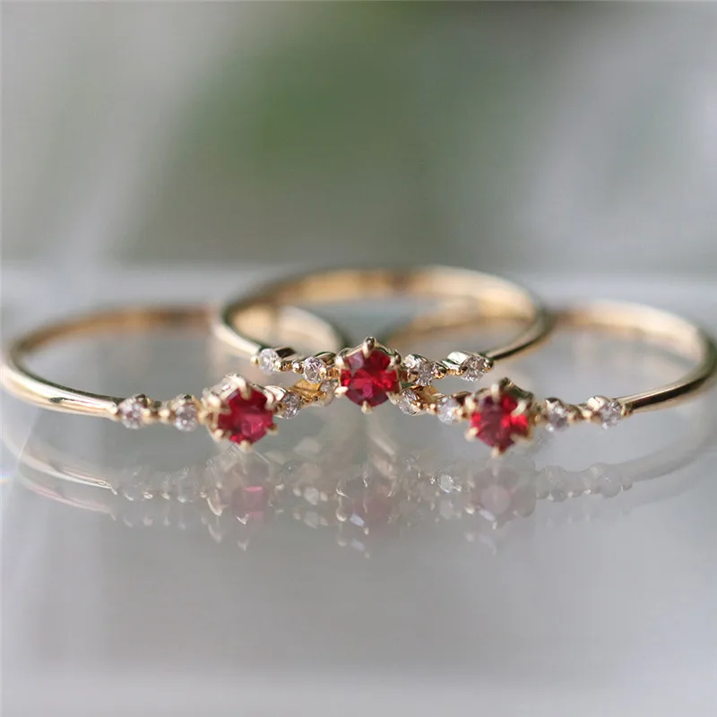 Женское кольцо с красным камнем и кубическим цирконием в форме сердца свадебное