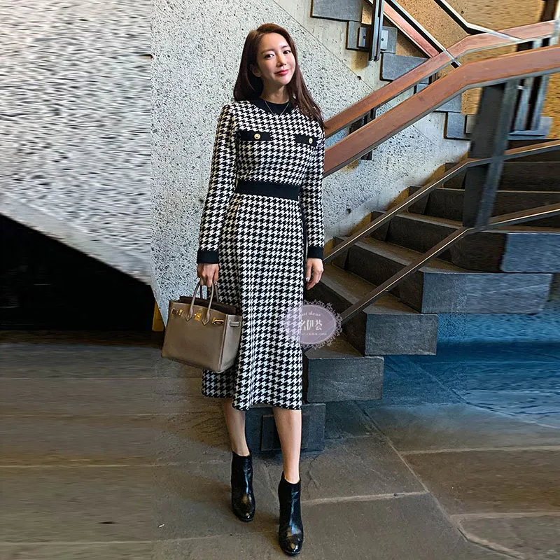 Женское осенне зимнее платье свитер вязаное французское из твида с тонкой талией