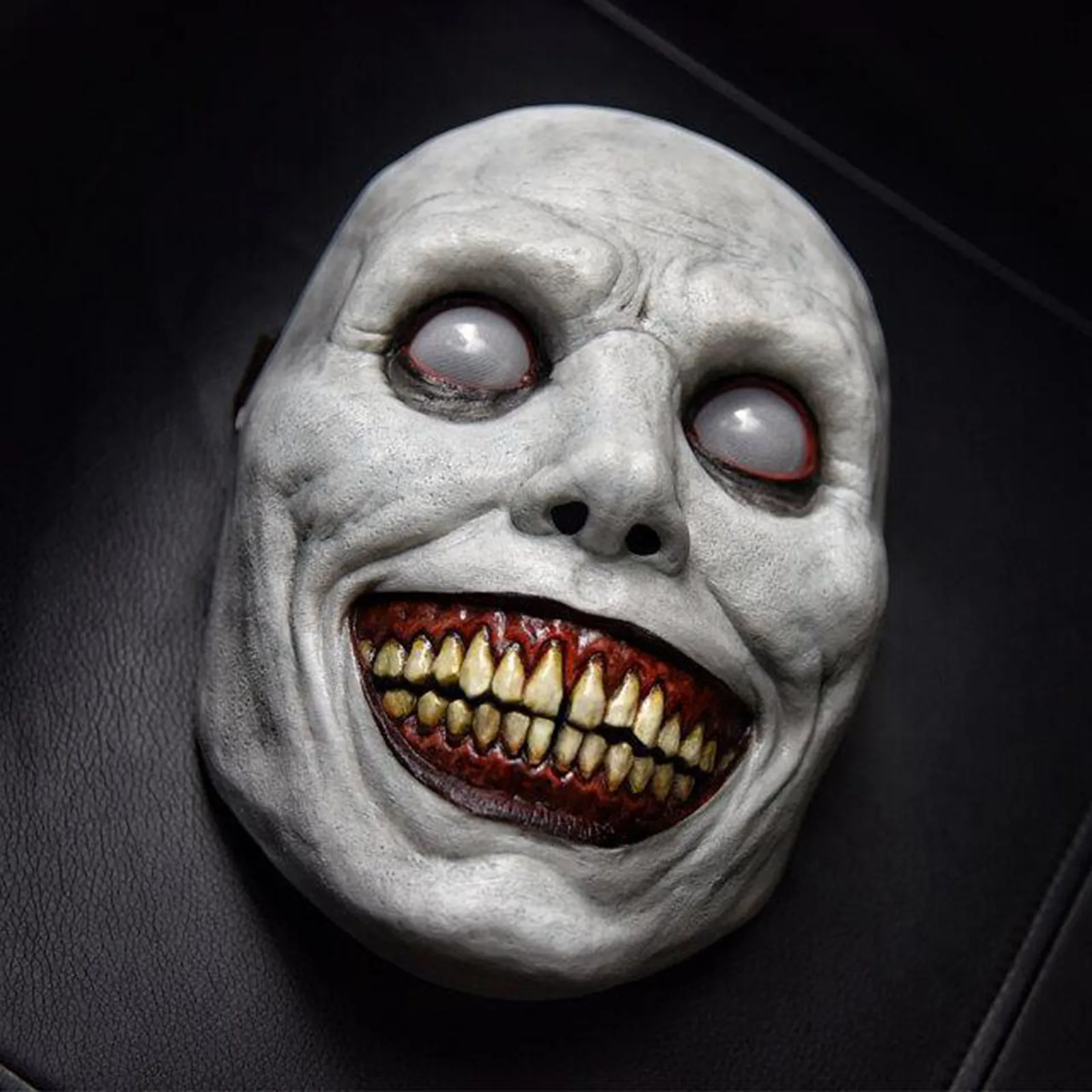 2021 New Halloween Mask cos Exorcist horror smile green face white eye demon mask halloween |