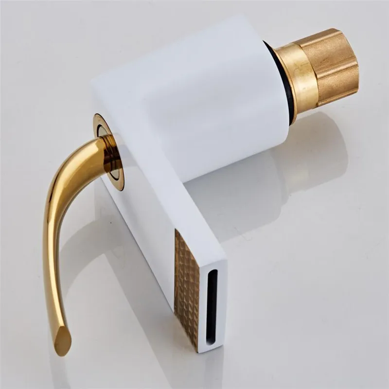 Золотистый и белый водопад смеситель для раковины в ванной комнате горячей