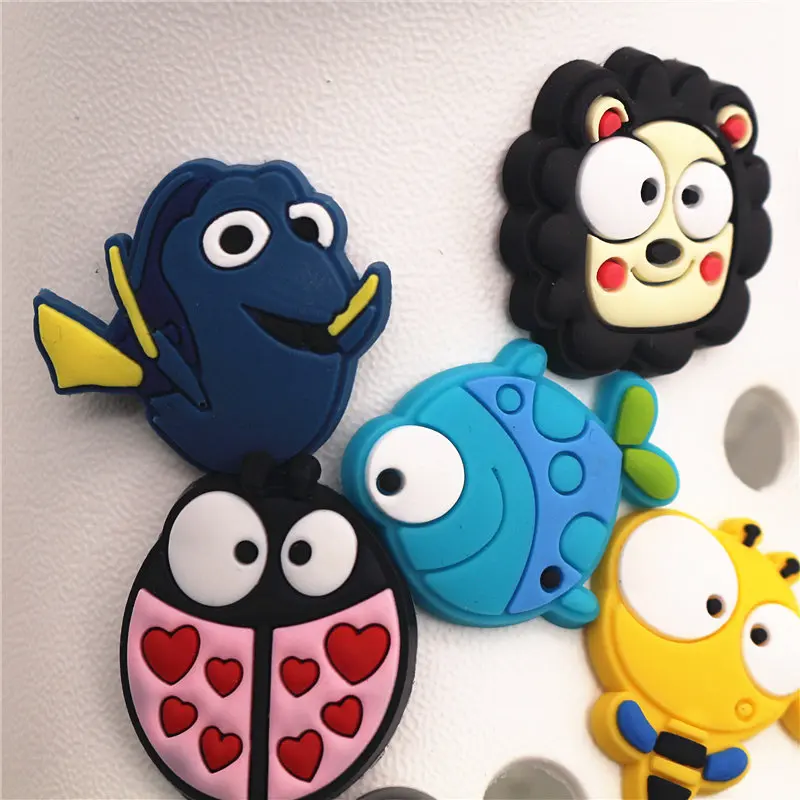 Single Sale 1pcs Cute Duck/ladybug/monkey/bee/giraffe PVC Shoe Charms Decoration Shoe Accessories for croc jibz Kids Party X-mas