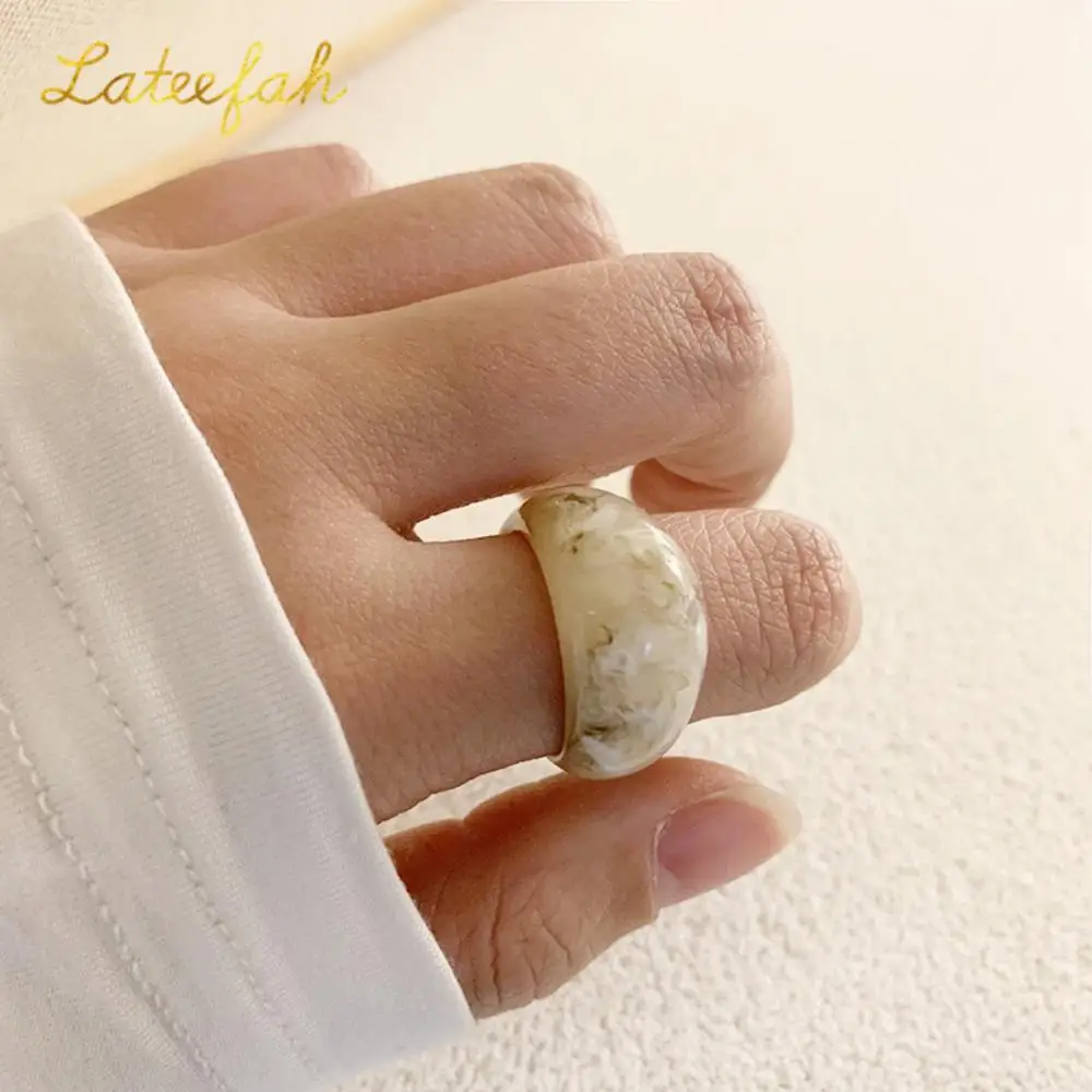 

Acrylic Geometric Irregular Ring for Women Minimalist Adorable Candy Color Acrylic Rings for Girl Chic Colorful Rings Party Gift