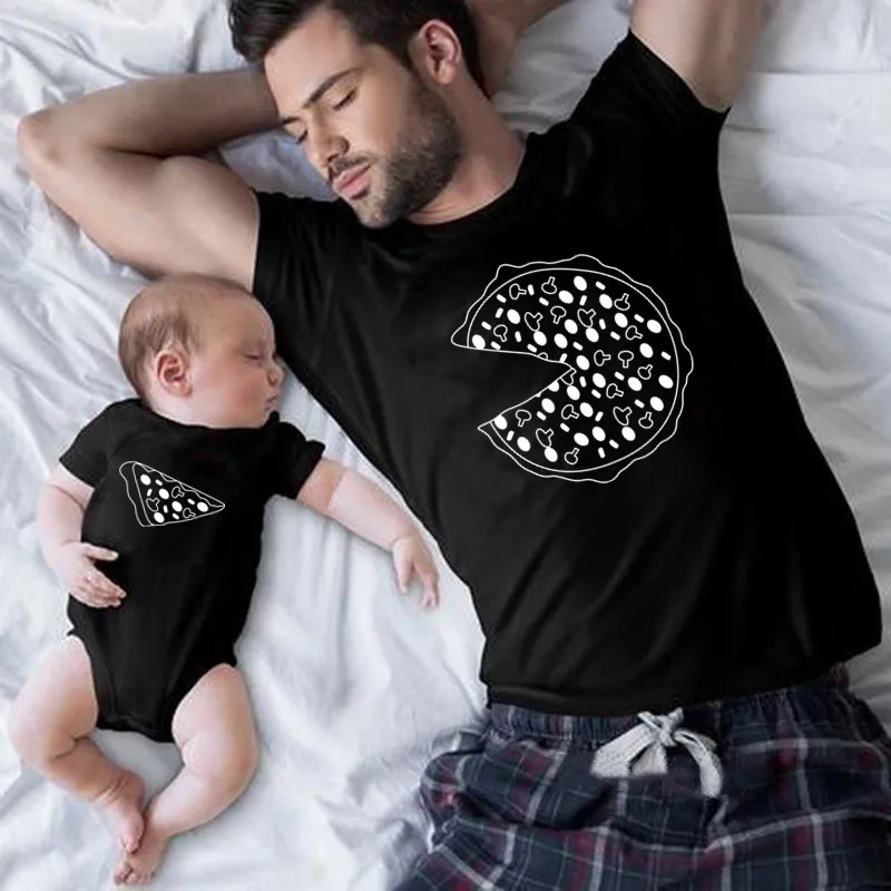 

2022 New Arrival Papa Mama Baby Pizza Funny Family Look T Shirt for Mommy and Me Matching Outfits Father Son Balck Match Clothes