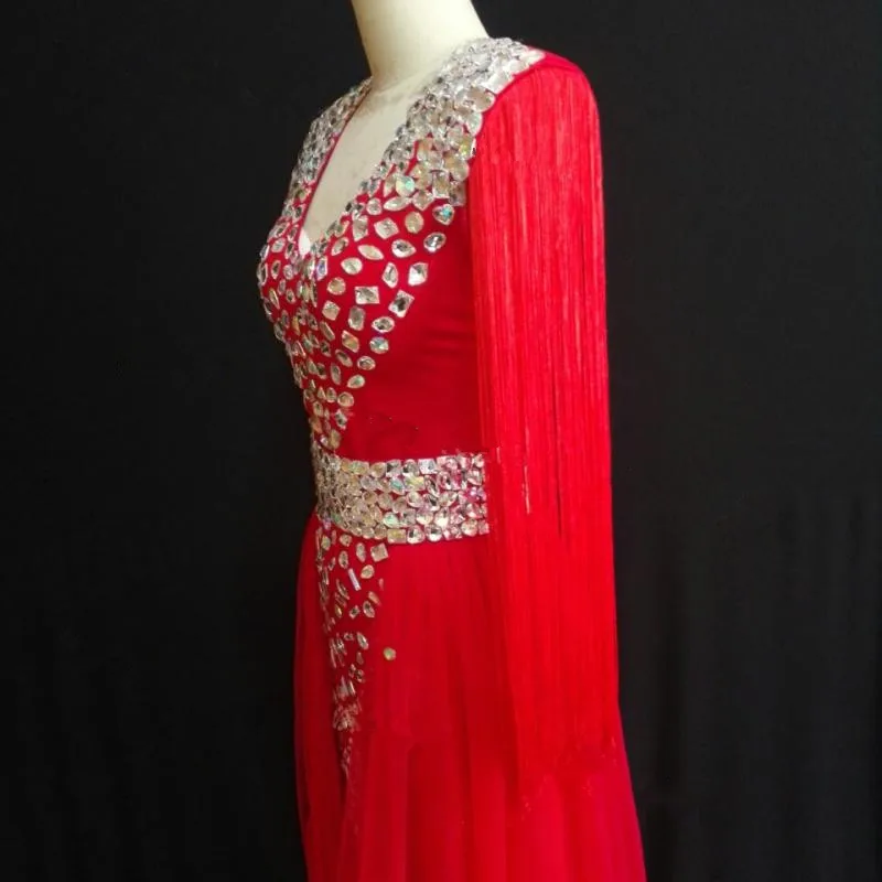 Женский костюм со стразами цельное платье и кисточками сзади выпускной вечер