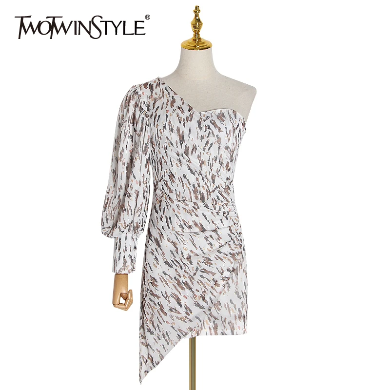 Женское асимметричное платье TWOTWINSTYLE белое элегантное с принтом длинными