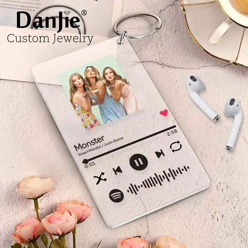 Брелок для ключей акриловый с кодом музыкальная песня певица | Украшения и