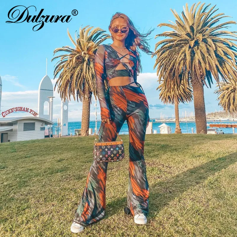 

Женский комплект из 2 предметов Dulzura, укороченный топ со шнуровкой и длинными рукавами, брюки-клеш с вырезами, 2021, уличная одежда