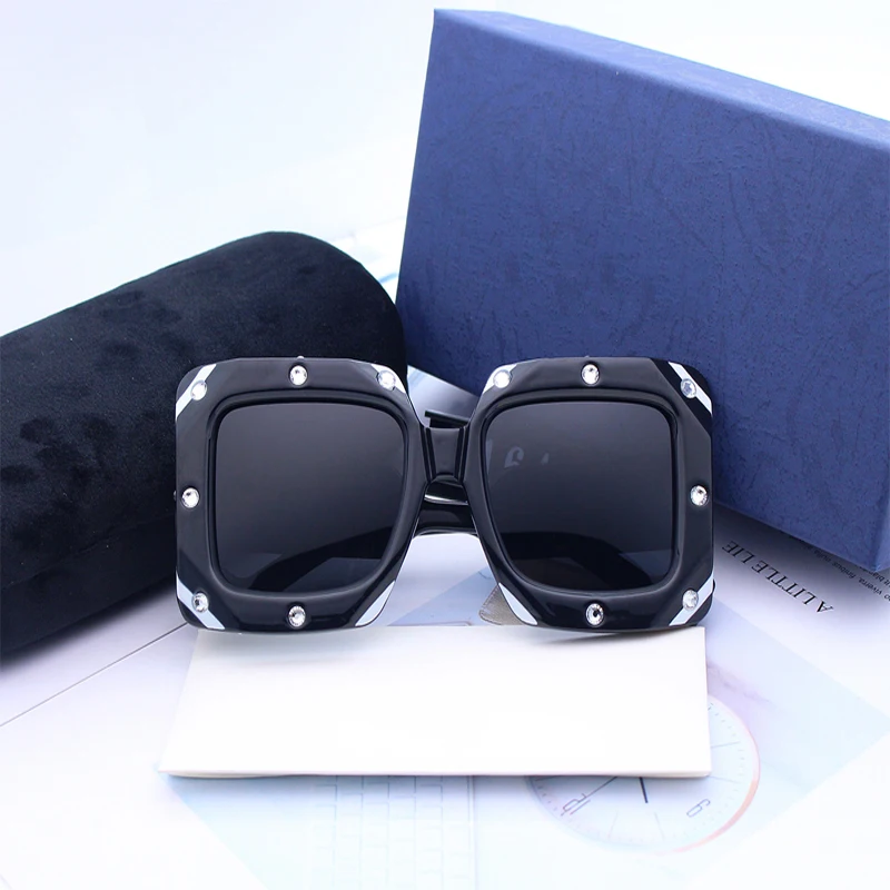 

Brand Diamond Sun Glasses Square Frame Sunglasses with Logo Ladies Eyewears Women Oversized Eyeglasses Oculos Feminino Gafas