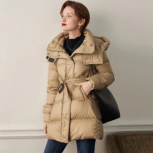 Пуховик женский зимний с капюшоном, на белом утином пуху