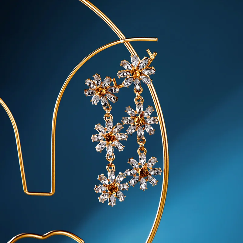 

Metal Jewelry Holder Storage Box Tray Home Decor Golden Face Ornaments Room Decoration Earrings Necklace Display Stand