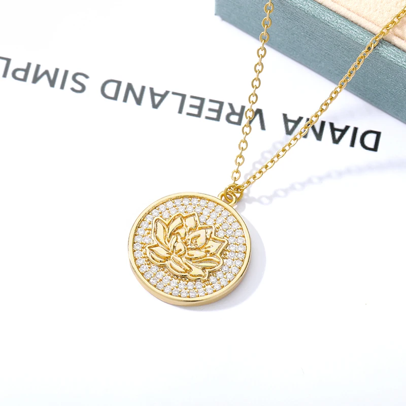 

Delicate Birth Flowers Necklace Carnation Rose Charms Layering Flower Month Disc Necklaces Aesthetic Jewelry Mother Women Gift