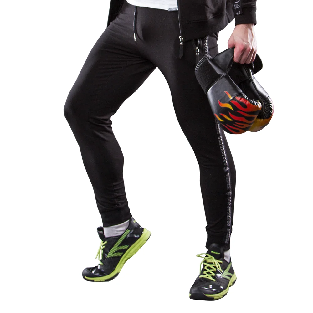 Спортивные штаны Великоросс черного цвета жаккардовые лампасы и брендовые