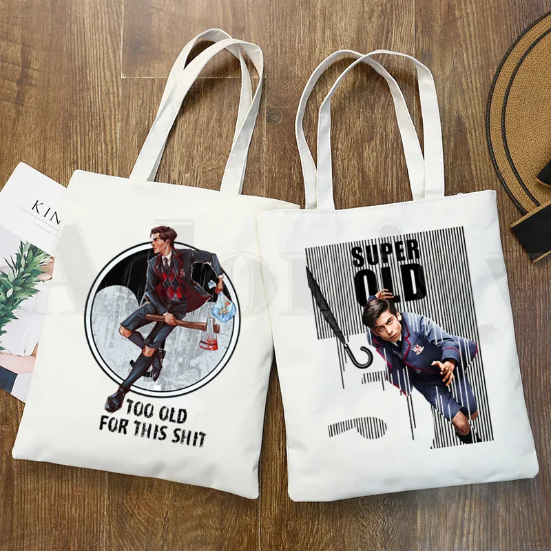 Диего ча только после того как Зонт Академии Ваня Лютер сумки в руку на плечо