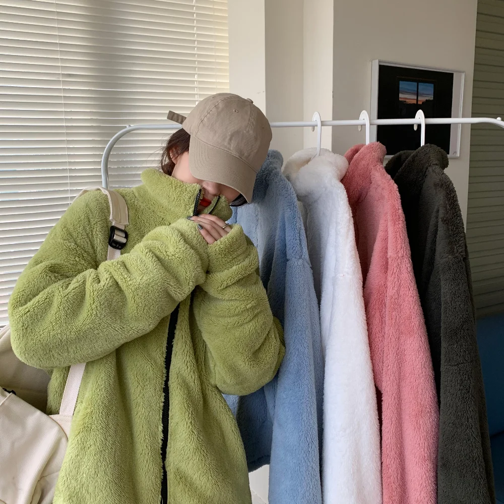 

Куртка женская однотонная свободного покроя на молнии с карманами и авокадо