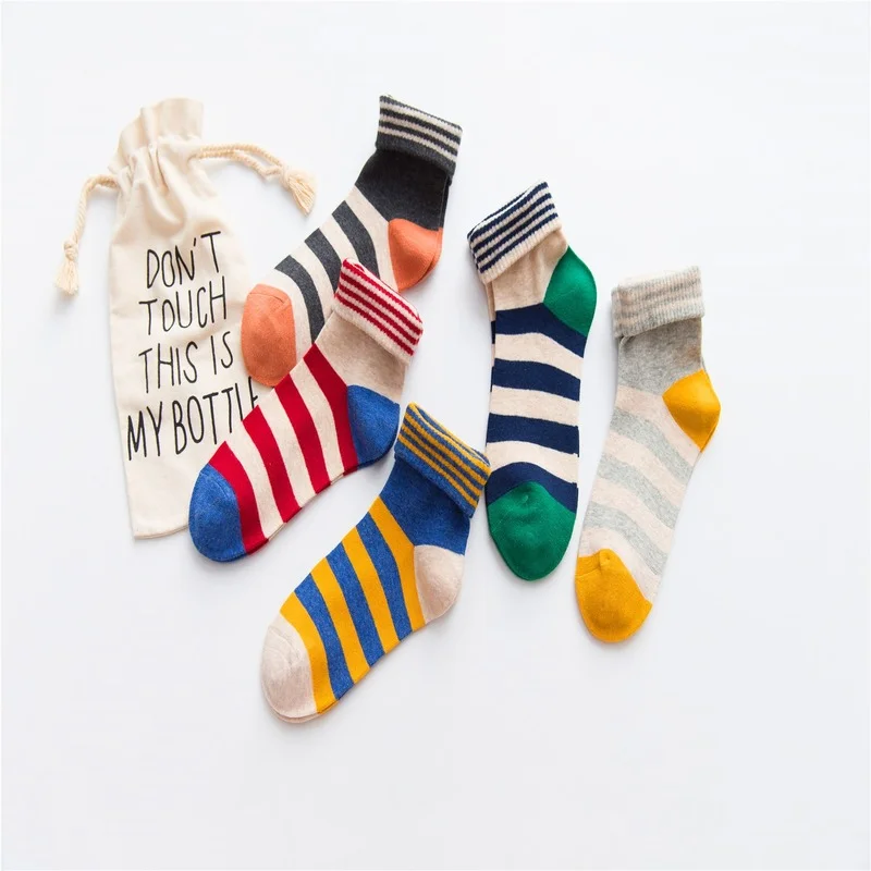 

The New Autumn Winter Lady Stocking Sugar-colored Pinstripes, Whole Cotton, Flip, Draw High Striped Socks