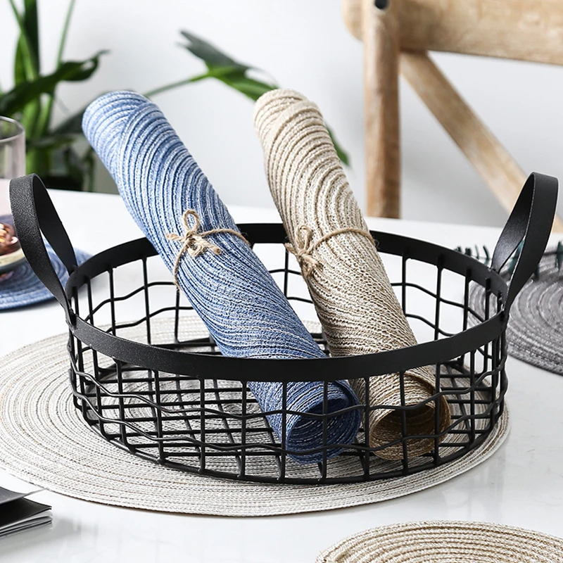 Скандинавские круглые противоскользящие подставки для напитков изолированные