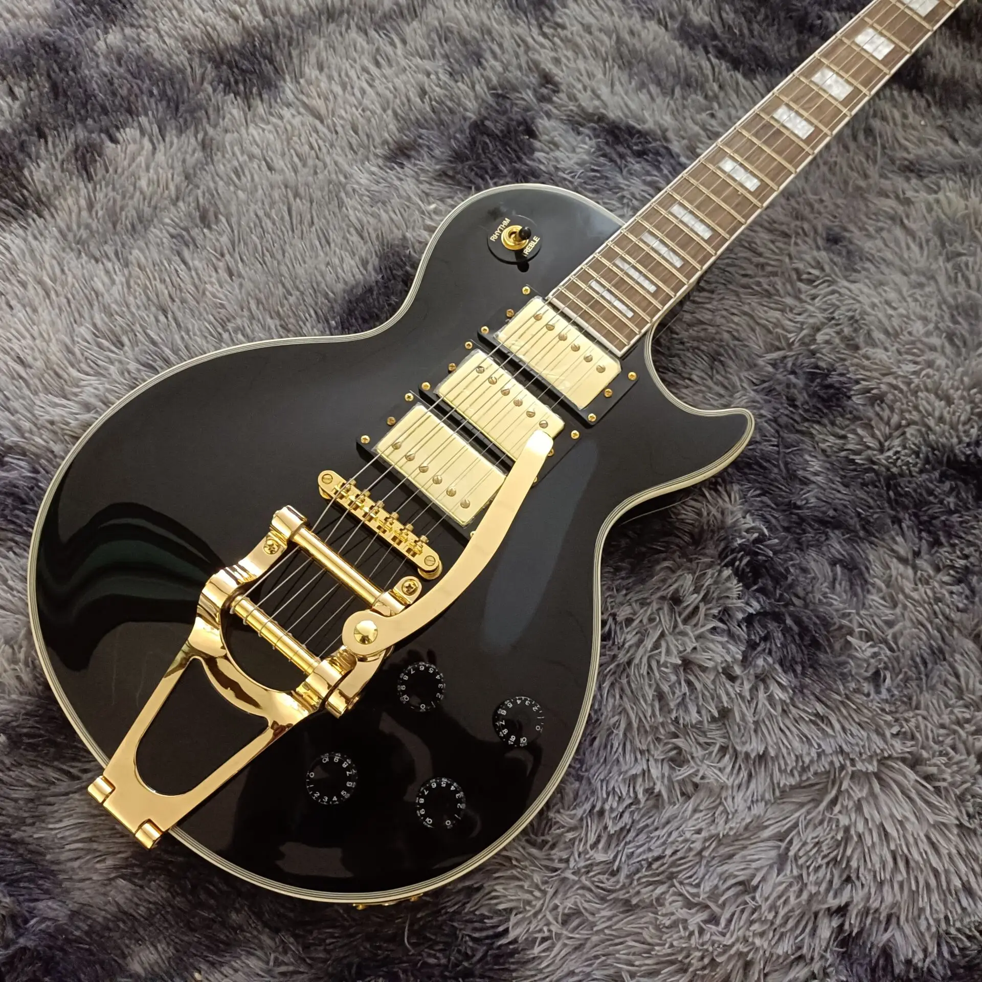 

Хит продаж 2021, электрическая гитара, гриф из палисандра, белая обвязка, золотая фурнитура, Bigsby tremolo, Высококачественная гитара ra, бесплатная ...