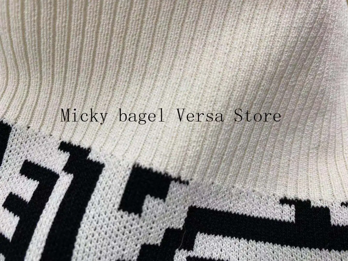 

2021 luxury design black and white star jacquard fashion women's sleeveless top off shoulder knitted suspender vest short sleeve