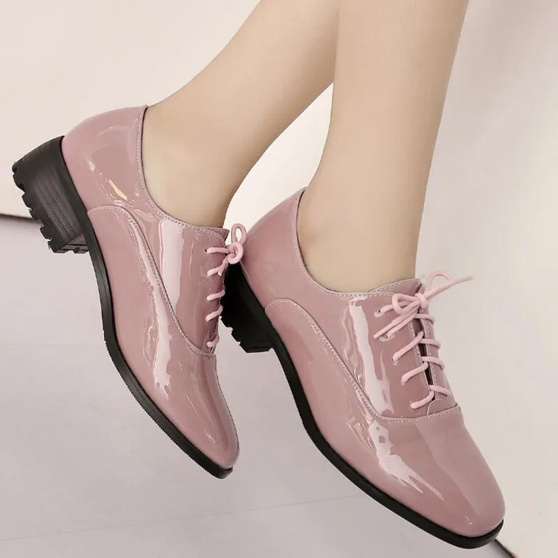 Новые Демисезонные женские туфли-оксфорды из лакированной кожи повседневная