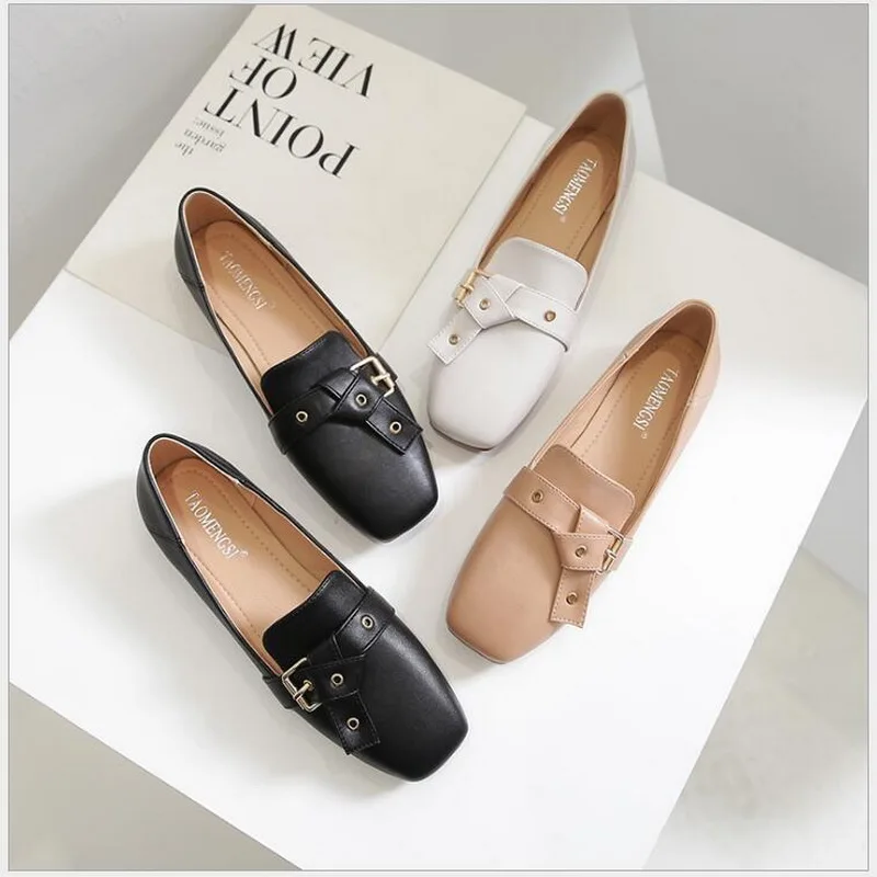 Женские офисные туфли на плоской подошве белые Лоферы без застежки с