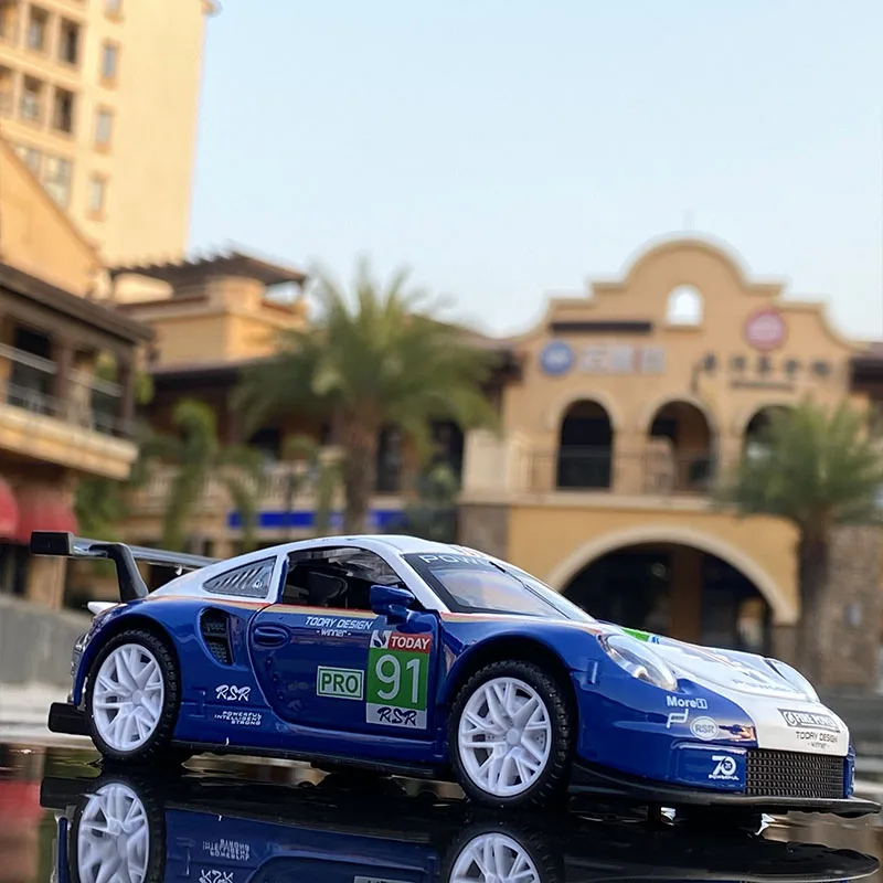 Модель гоночного автомобиля 1:32 Porsche 911 RSR из сплава Литые и игрушечные автомобили
