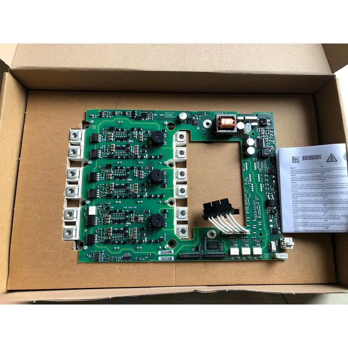 

Новинка, б/у плата драйвера Siemens S120 в коробке A5E41997566