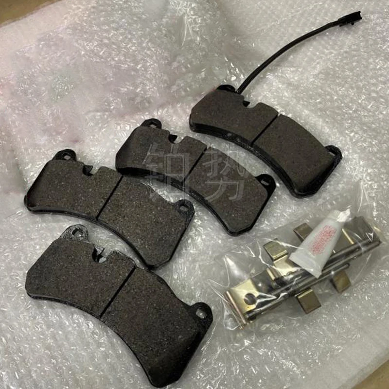 

Car Front brake pads Mas era tiP res ide ntQ uat tro por te 3.0T wheel suspension brake pads parking brake pads friction pads