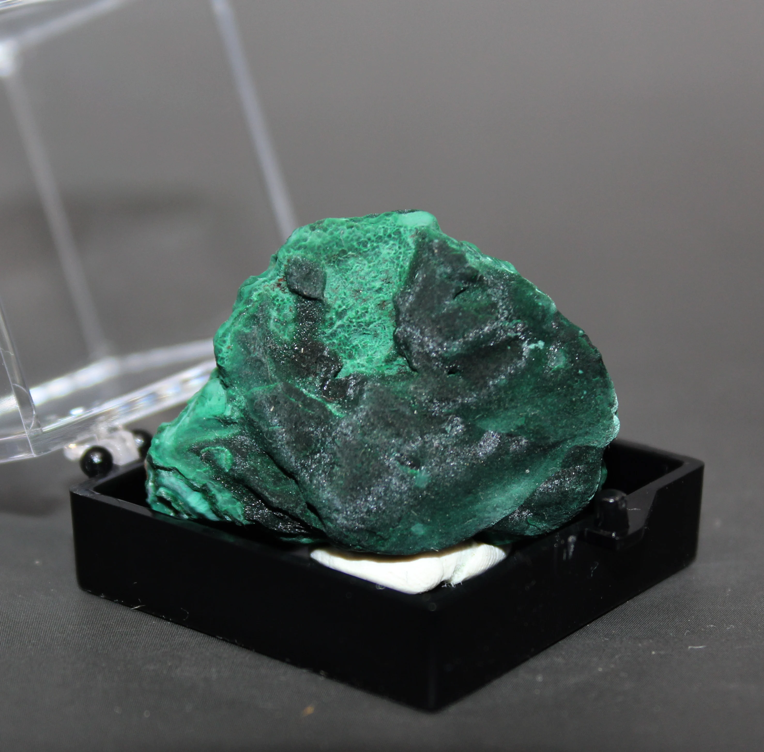 

100% Natural velvet aperture malachite mineral specimen crystal Stones and crystals Healing crystal Free shipping box size 3.4cm
