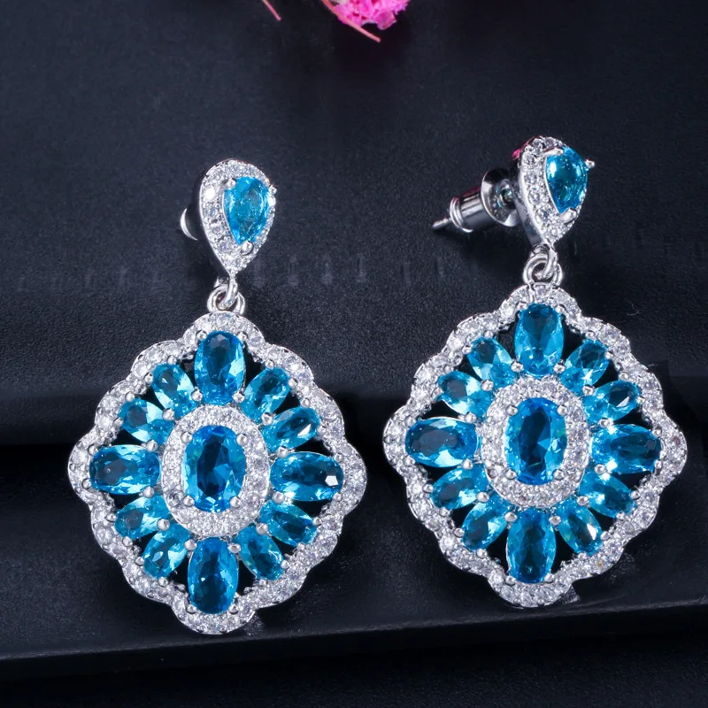 

Real Gold Color Long Retro Earrings with European and American Zircon Earrings