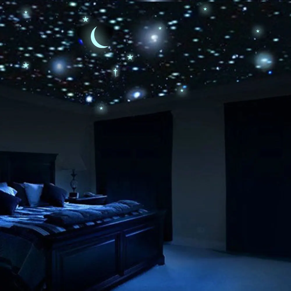Луна светит в комнату. Светящаяся ночью спальня. Светящиеся Луна и звезды на стену. Обои светящиеся в темноте космос. Звёзды на потолке краской.