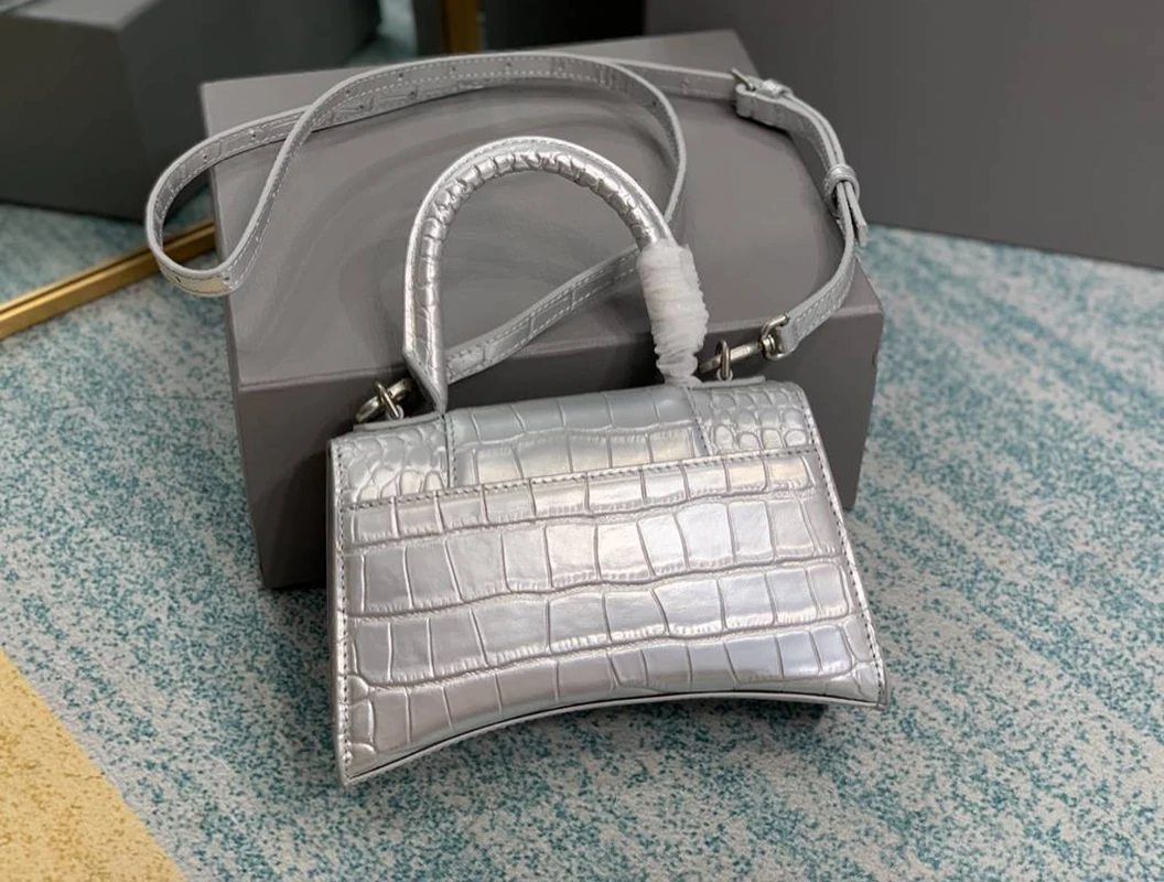 

Brand Designer Women's bag Tote 2021 New Lady Shoulder Bag Messenger High Quality real leather Handbags pink moon shape pink bag