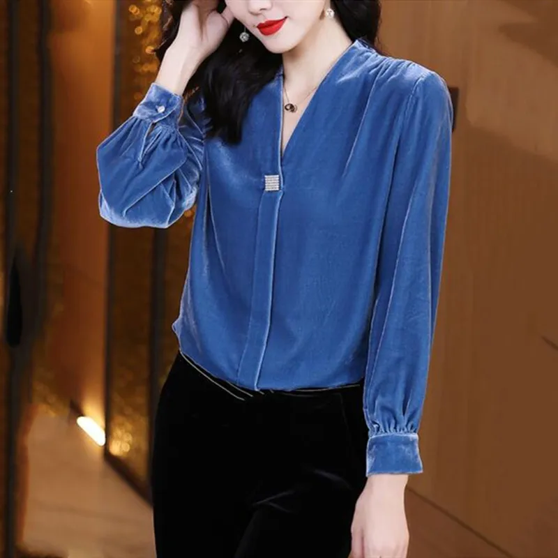

2022 Spring Autunm sexy long sleeve velour shirts,England office lady Elegant velvet blouse Tops with Crystal brooch