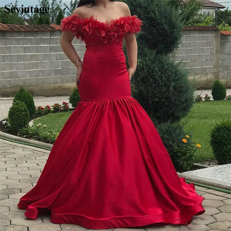 

Sevintage Red Mermaid Satin Prom Dresses Off Shoulder Evening Gowns with Feathers Plus Size Floor Length Woman Party Night 2020