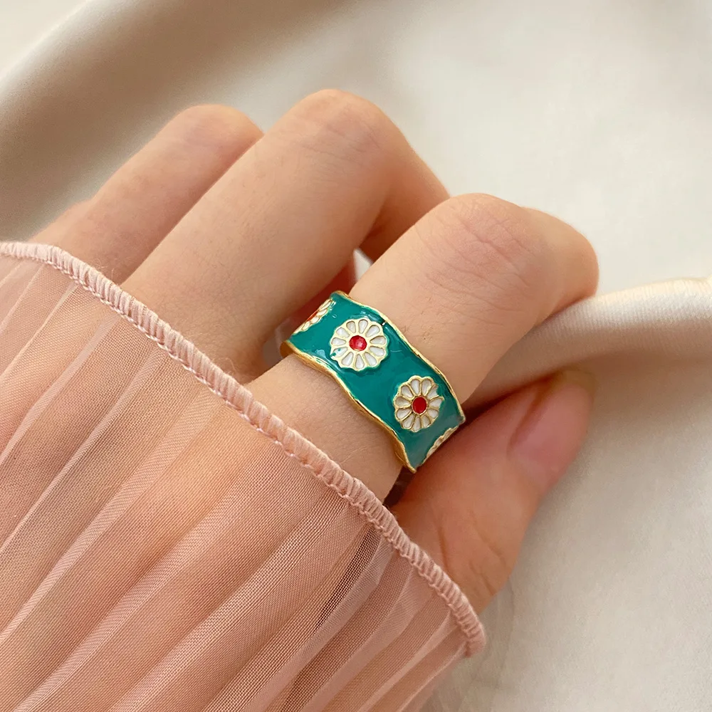 

Personalized Jewelry Retro Enamel Glaze Wide Version Ring Female Small Daisy Tide Simple Index Finger Ring Feminine Accessories