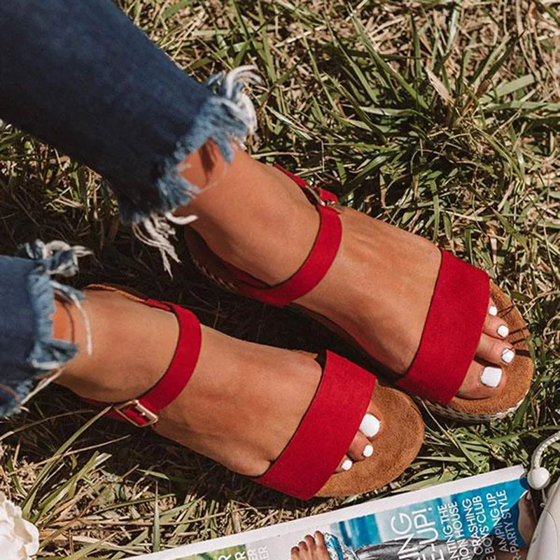 Летняя обувь женские Босоножки на каблуке Новинка 2019 года танкетке повседневные