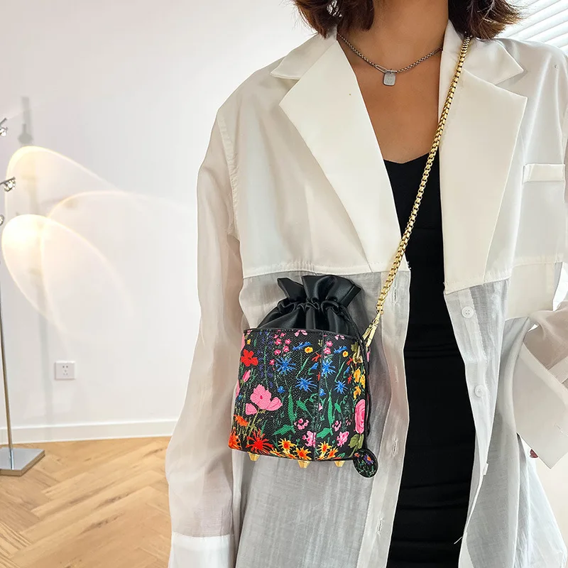 

Квадратные женские сумки через плечо с цветами, новинка 2021, женская сумка на цепочке и шнурке, женская сумка-тоут, элегантная повседневная с...