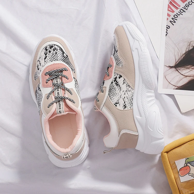 Новая Осенняя женская обувь коллекция 2019 года модные кроссовки со змеиным