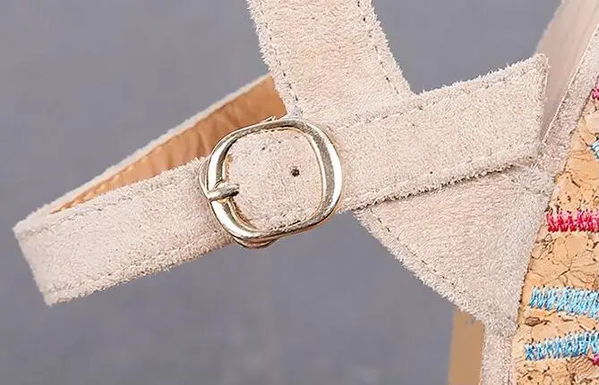 Босоножки женские с открытым носком модные сандалии из бархата и флока пряжкой