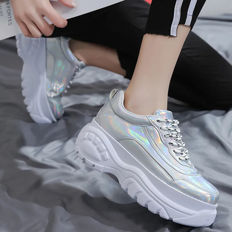 Женские удобные кроссовки сезон осень леопардовые серебристые женские на