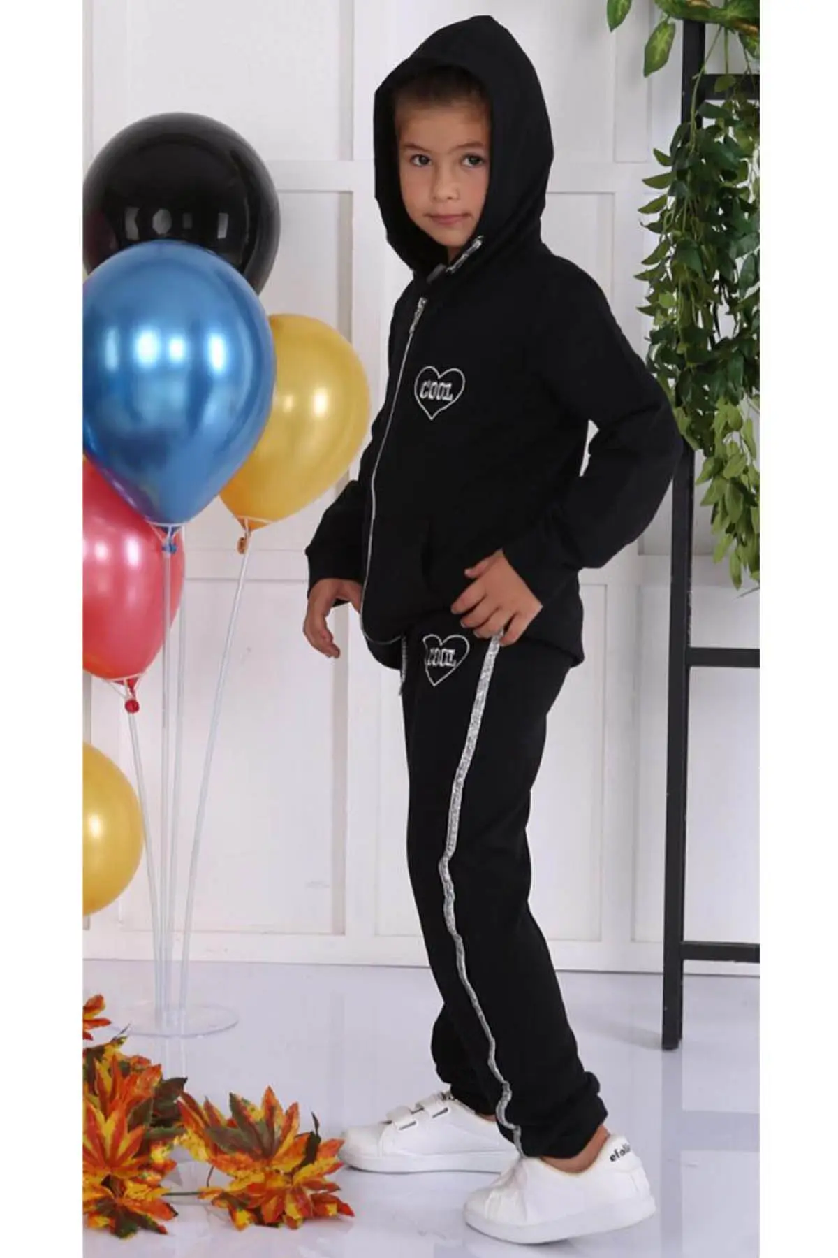 

Black Seasonal Hooded Female Child 2 li Suit