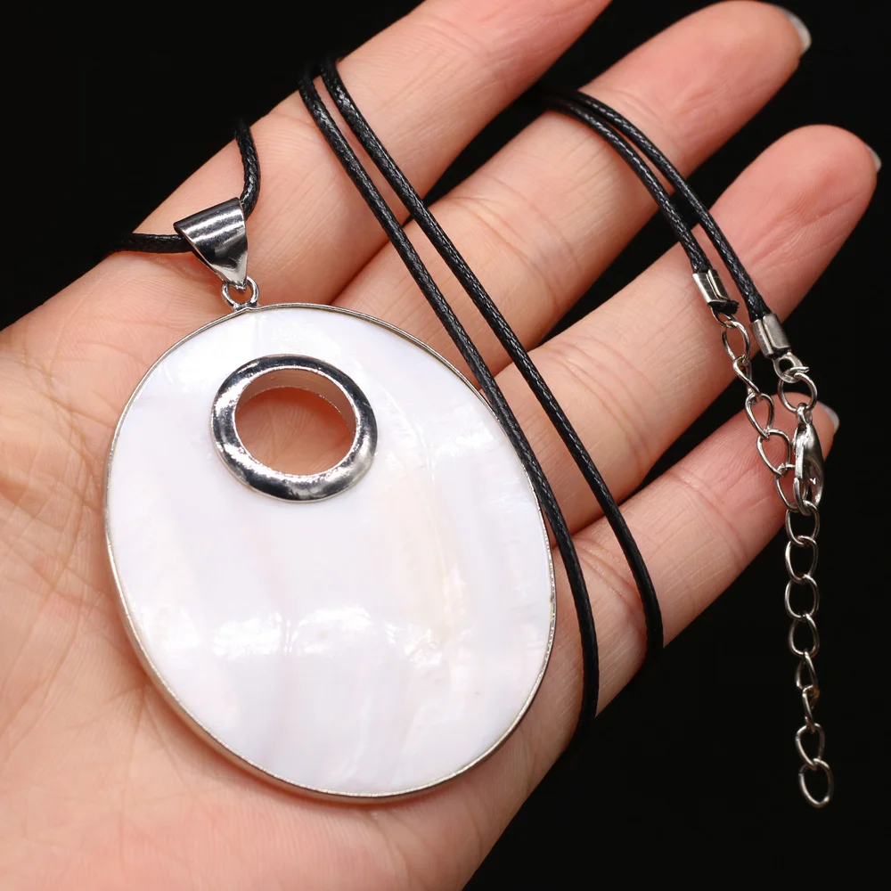 

Natural White Shell Pendant Necklace Charms Oval Shell Pendant Necklace for Women Jewelry Gift Length 55+5cm Size 45x55mm