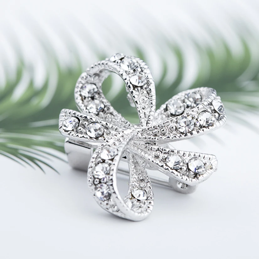 

Chic Bow Corsage Brooch With Rhinestones Womens Crystal Heart Alloy Pin Woman Fashion Sweater Scarf Clip For Girl
